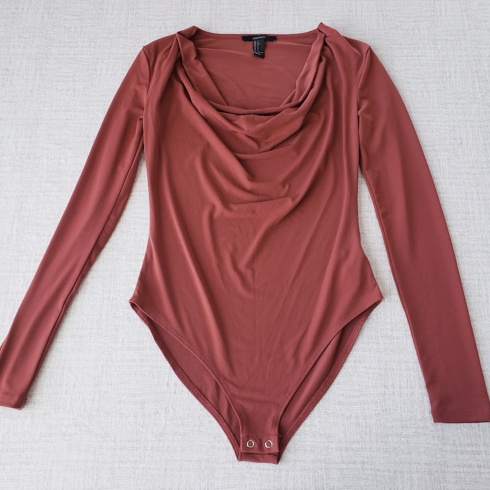 🆑️3/$15 NWOT Forever 21 Long Sleeves Cowl Neckline Bodysuit Rust Brown SZ Small